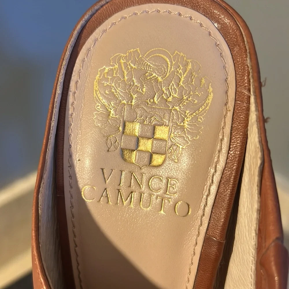 Vince Camuto 9M Saddle/Nappa 4” heal - Picture 5 of 5
